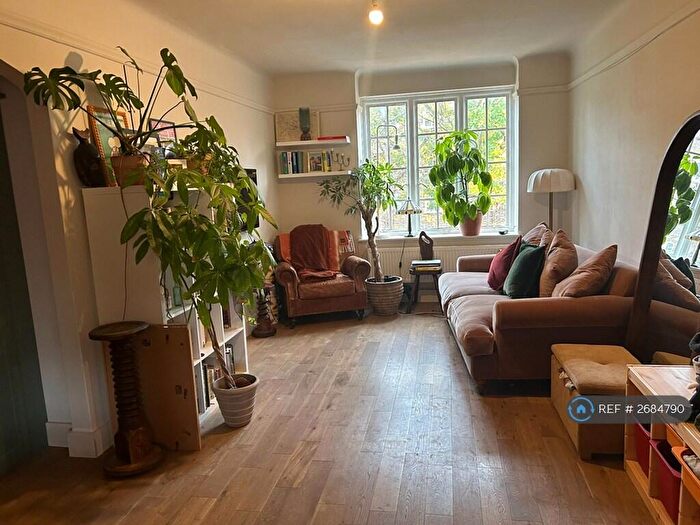 1 Bedroom Flat To Rent In Hillsborough Court, London, NW6