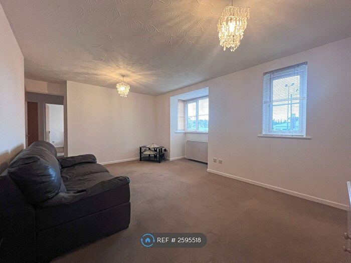 2 Bedroom Flat To Rent In Redwood Gardens, London, E4
