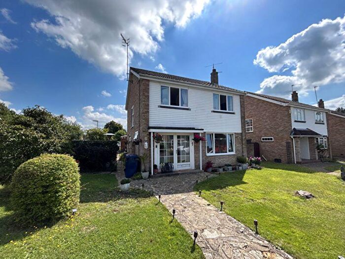 4 Bedroom Detached House To Rent In Barnfield, Cranleigh, GU6