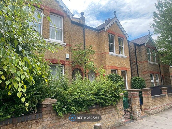 5 Bedroom Semi-Detached House To Rent In Broadway Avenue, St Margarets, TW1