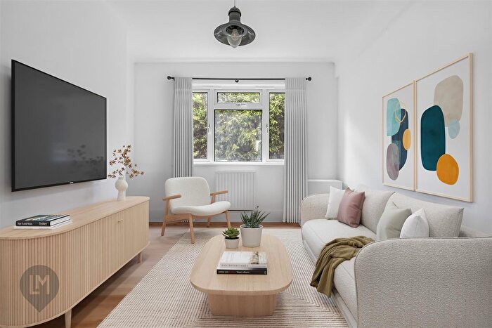 2 Bedroom Flat To Rent In Merton Road, London, SW18