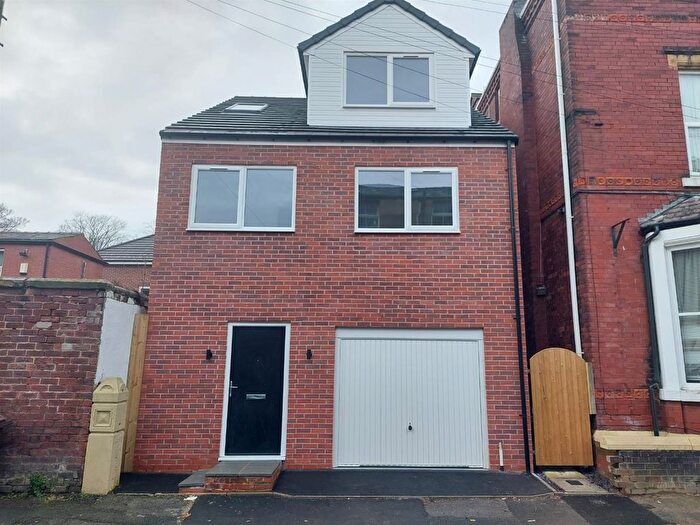 5 Bedroom Detached House To Rent In Westfield Terrace, Wakefield, WF1