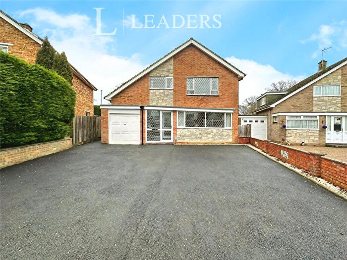 4 Bedroom Detached House For Sale In Lavant Close, Cowplain, Waterlooville, PO8