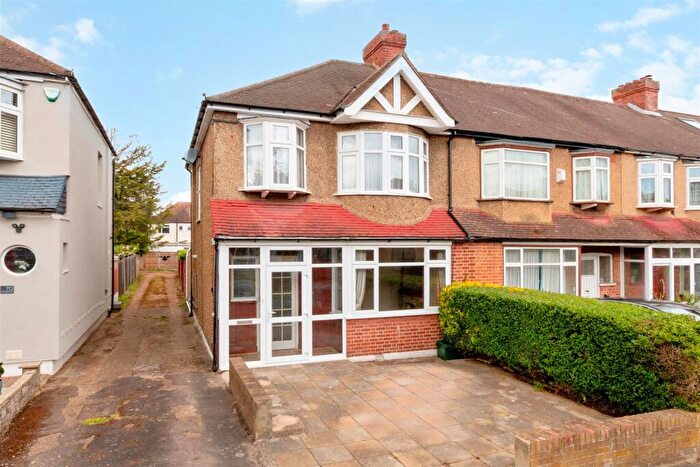 3 Bedroom House For Sale In Monkleigh Road, Morden, SM4