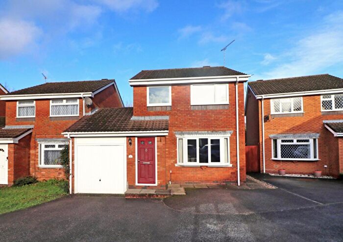 3 Bedroom Link Detached House For Sale In Downscroft Gardens, Hedge End, SO30