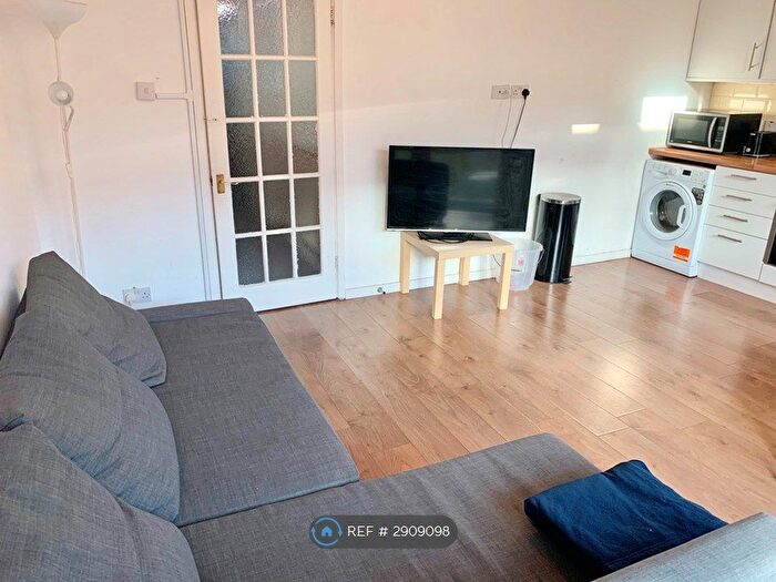 4 Bedroom Flat To Rent In James House, London, E1