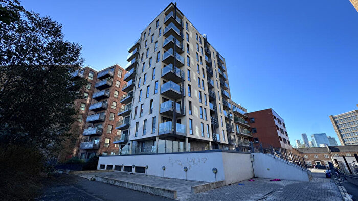 1 Bedroom Flat To Rent In St. Ives Place, London, E14