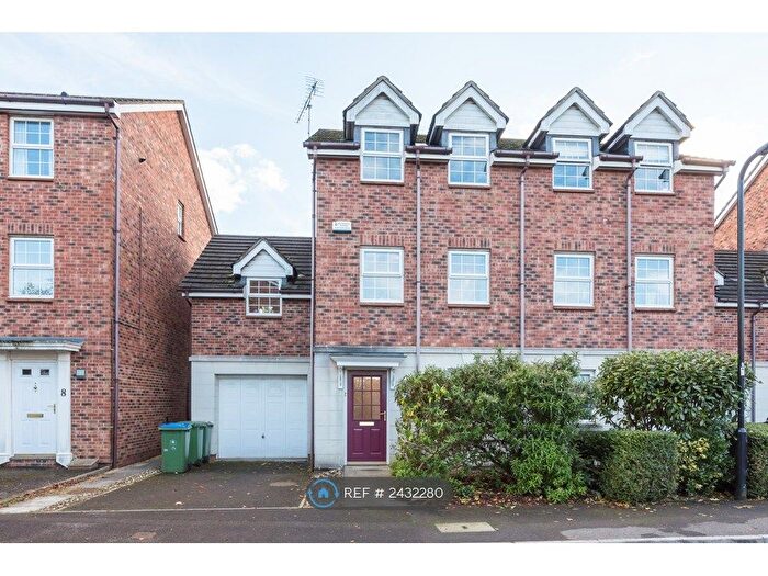 4 Bedroom Semi-Detached House To Rent In Avro Close, Southampton, SO15
