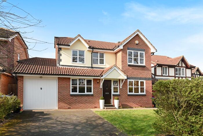 4 Bedroom Detached House To Rent In Roydon Court, Walton-On-Thames, KT12