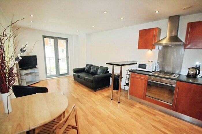 1 Bedroom Flat To Rent In Gotts Road, Leeds, Uk, LS12