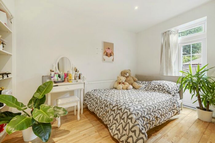 2 Bedroom Flat For Sale In Lechmere Road, Willesden Green, NW2