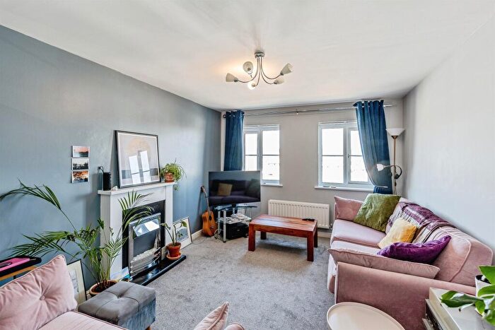 2 Bedroom Flat For Sale In Hedgers Close, Ashton, Bristol, BS3
