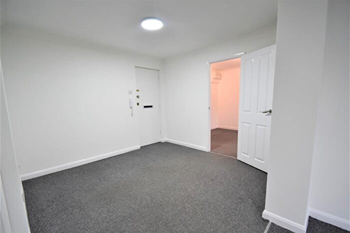 1 Bedroom Flat To Rent In Crombie Close, Waterlooville, PO8