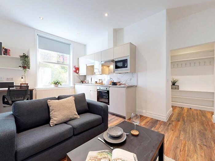 1 Bedroom Flat To Rent In Sutherland Drive, Colliers Wood, London, SW19