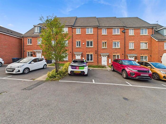 3 Bedroom Town House To Rent In Nickleby Close, Rugby, CV21