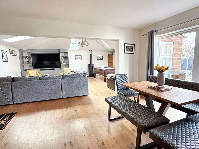 4 Bedroom Detached House For Sale In Main Road, Marchwood, SO40