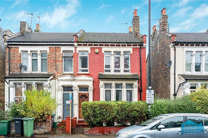 4 Bedroom Semi-Detached House For Sale In Wightman Road, London, N8