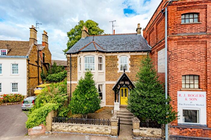 5 Bedroom Semi Detached House For Sale In Lower Street, Kettering, NN16