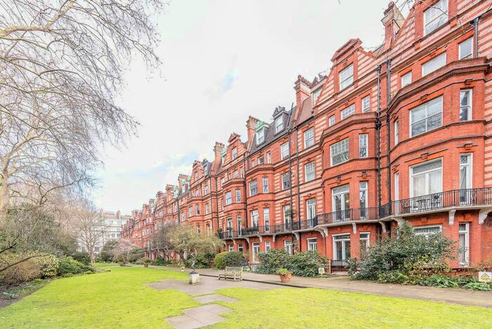 3 Bedroom Flat To Rent In Sloane Gardens, Sloane Square, London, SW1W