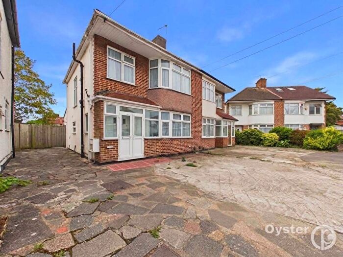 3 Bedroom Semi Detached House For Sale In Tavistock Road, Edgware, HA8