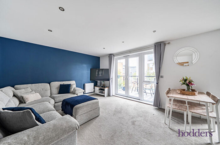 2 Bedroom Apartment For Sale In Addlestone, Surrey, KT15