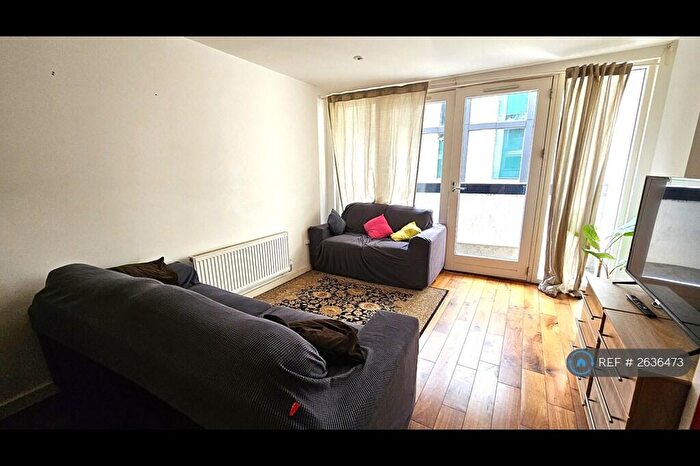 3 Bedroom Flat To Rent In Saskia House, Shoreditch, E2