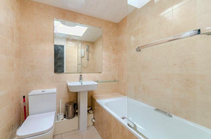 5 Bedroom Flat To Rent In The Platt, West Putney, London, SW15