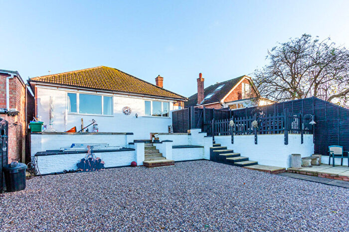 2 Bedroom Detached Bungalow For Sale In Hall Avenue, Rushden, NN10