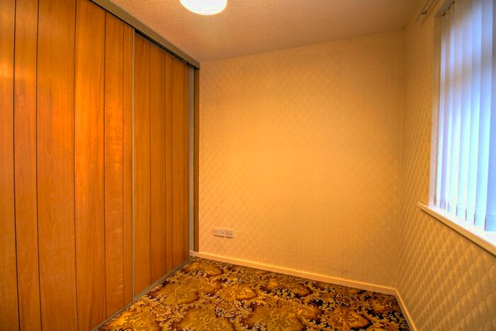 2 Bedroom Flat For Sale In Kingsway, Sunniside, Newcastle Upon Tyne, NE16