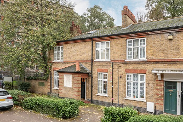 2 Bedroom Flat For Sale In Vaughan Estate, Diss Street, London, E2