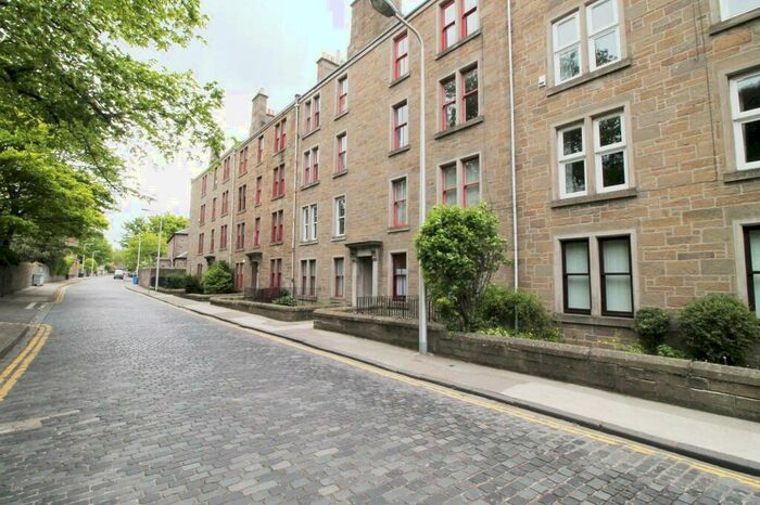 2 Bedroom Flat To Rent In Roseangle, Dundee, DD1