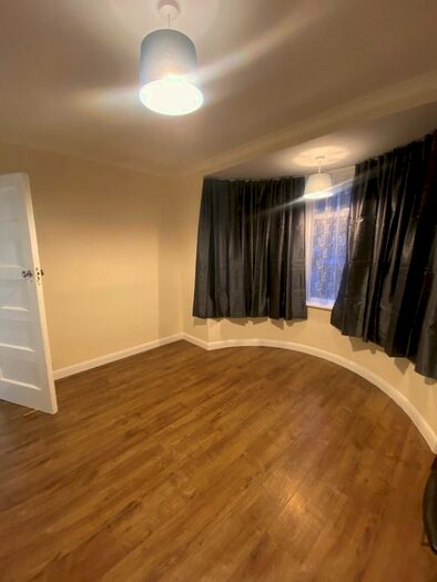 2 Bedroom Flat To Rent In Southview Avenue, London NW10