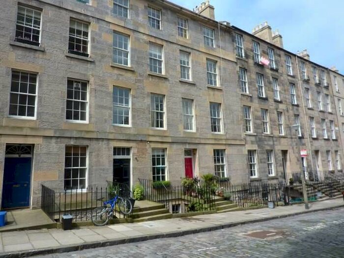 2 Bedroom Flat To Rent In Gayfield Square, City Centre, Edinburgh, EH1