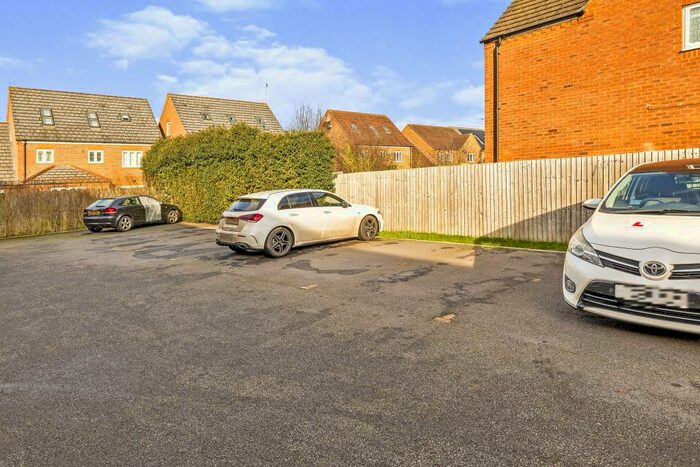 3 Bedroom End Of Terrace House For Sale In Priors Grove Close, Warwick, Warwickshire, CV34