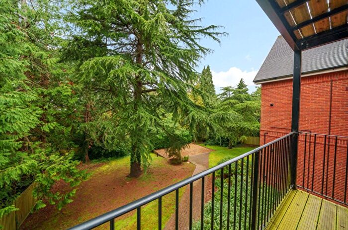 2 Bedroom Flat For Sale In Chalk Hill, West End, Southampton, Hampshire, SO18