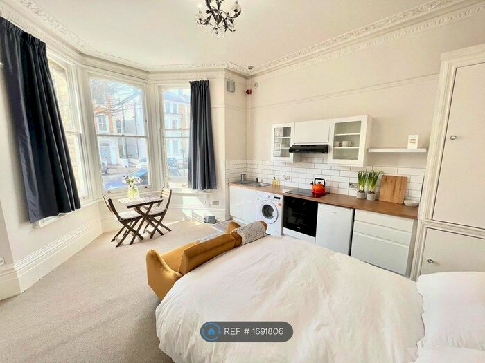 Studio To Rent In Selborne Road, Hove, BN3