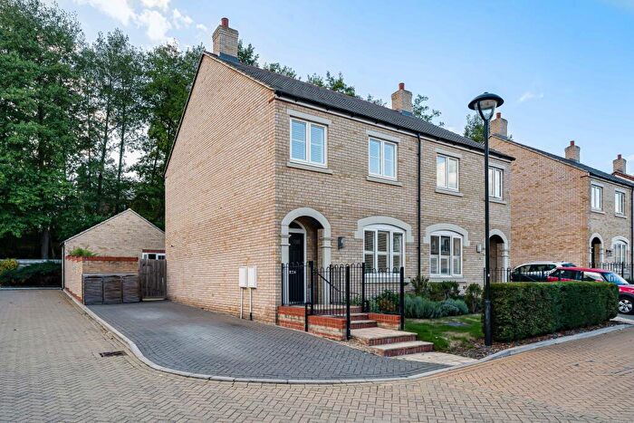 3 Bedroom Semi-Detached House For Sale In Alfred Row, Fairfield, SG5