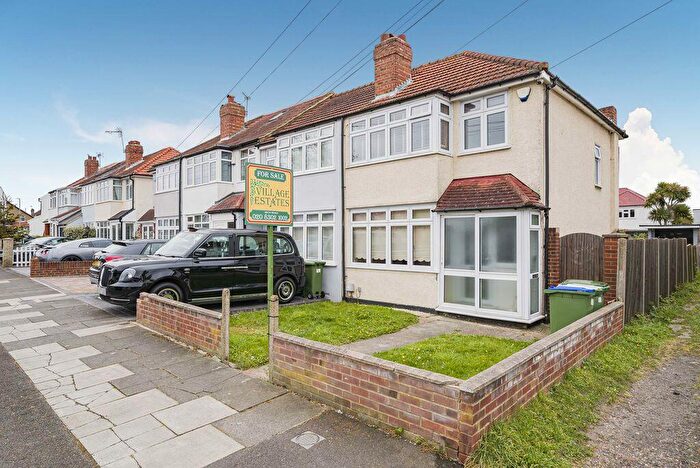 3 Bedroom End Of Terrace House For Sale In Sycamore Avenue, Sidcup, DA15