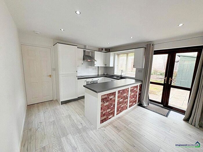 3 Bedroom Detached Bungalow To Rent In Dovedale Close, Edwinstowe, Nottinghamshire, NG21