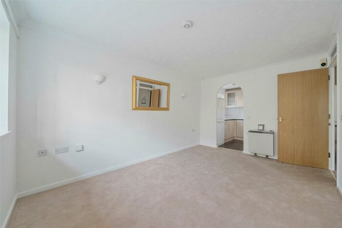 1 Bedroom Apartment For Sale In Wordsworth Drive, Cheam, Sutton, SM3