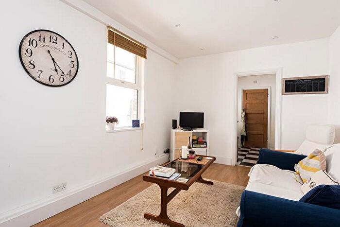 2 Bedroom Flat To Rent In Divinity Road, Oxford, OX4