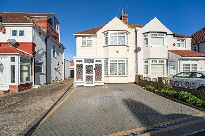 3 Bedroom Semi Detached House For Sale In Connaught Avenue, Hounslow, TW4