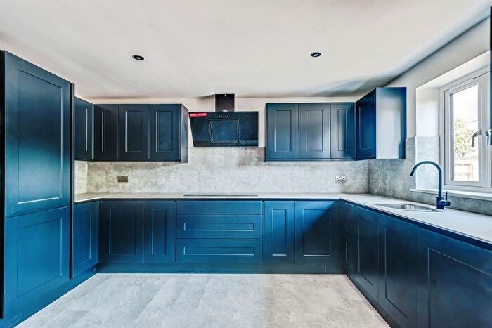 3 Bedroom Semi-detached House For Sale In Milestone Road, Carterton, OX18