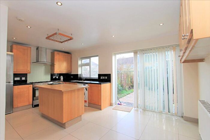 3 Bedroom Property To Rent In Victoria Road, London, N18