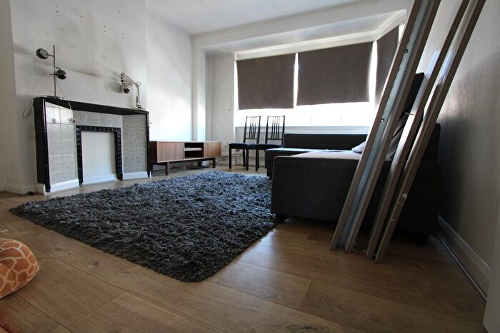 2 Bedroom Flat To Rent In Elmbourne Road, Balham, SW17