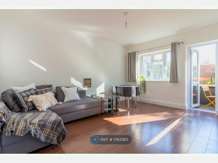 1 Bedroom Flat To Rent In Lochinvar Street, London, SW12