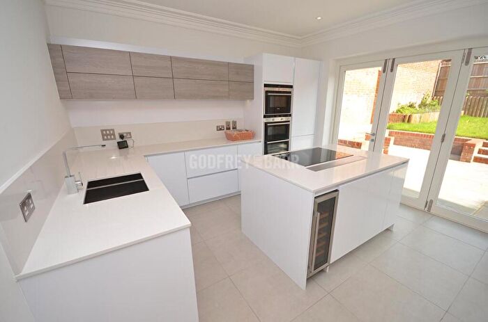 4 Bedroom Semi-Detached House To Rent In Ashridge Close, Finchley, N3