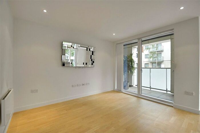 1 Bedroom Flat To Rent In Pump House Crescent, Brentford, TW8