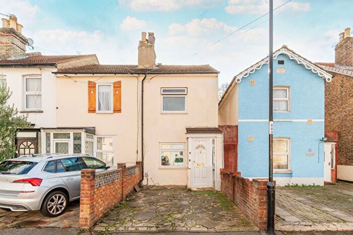 2 Bedroom Property To Rent In Addington Road, Croydon, CR0