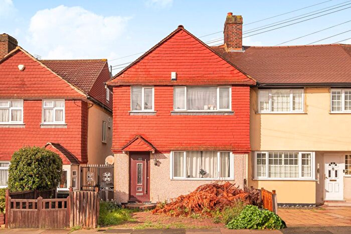 3 Bedroom End Terrace House For Sale In Bramdean Crescent, London, SE12